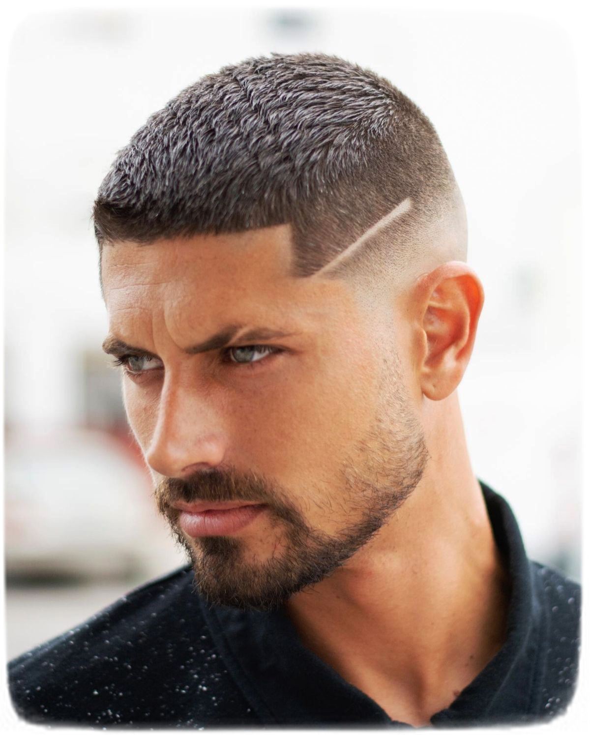 Vivacabelo - Formas diferentes de usar o degradê masculino: Corte de cabelo  com risco - O risco é uma excelente maneira de renovar seu visual e essa  mudança pode ser discreta com