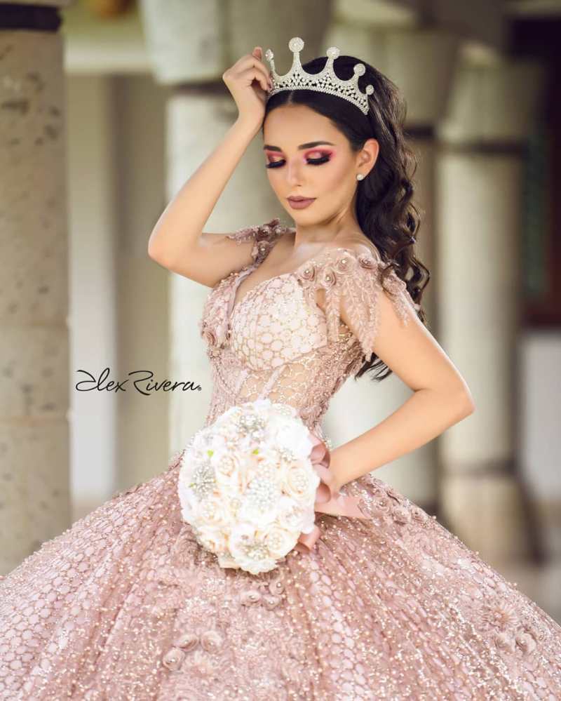 Elegantes Peinados Para Ninas Quinceaneras 2344bac7b