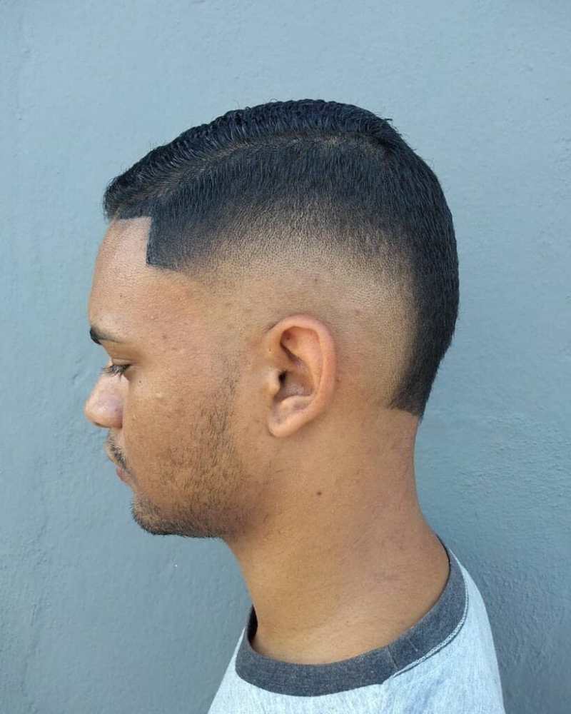 Corte de cabelo disfarçado com xadrez. 